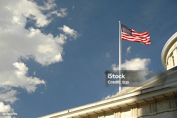 Flaga Stanowa Columbus W Stanie Ohio Usa - zdjęcia stockowe i więcej obrazów Amerykańska flaga - Amerykańska flaga, Rząd, Budynek z zewnątrz