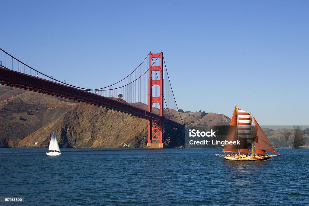 Golden Gate Bridge, San Francisco - Zbiór zdjęć royalty-free (Łódź żaglowa)