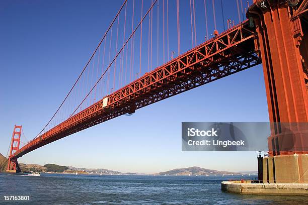 Diagonale Golden Gate Bridge San Francisco - Fotografie stock e altre immagini di Acqua - Acqua, Ambientazione esterna, Andare in barca a vela