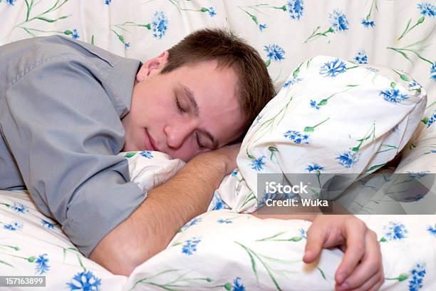 Dormir - Fotografias de stock e mais imagens de Aconchegante - Aconchegante, Adolescente, Adulto