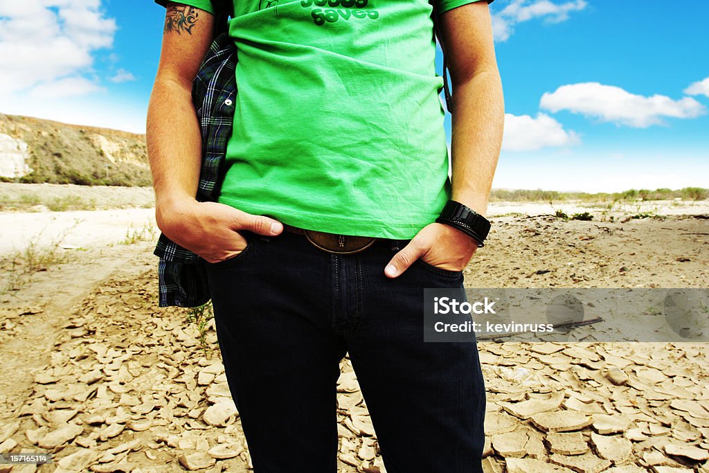 Jovem Mans Torso no deserto - Foto de stock de Adolescente royalty-free