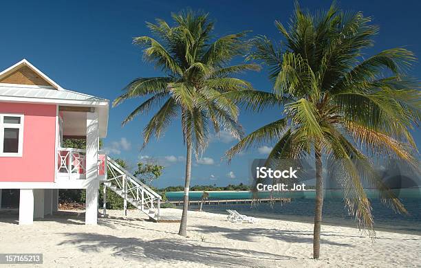 Plażaróżowy Willa Przy Plaży - zdjęcia stockowe i więcej obrazów Budowla mieszkaniowa - Budowla mieszkaniowa, Luksus, Morze Karaibskie