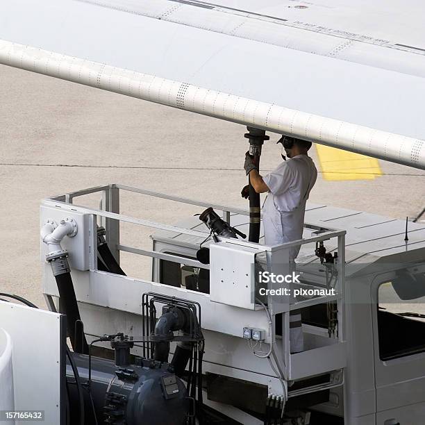 Foto de Abastecimento e mais fotos de stock de Avião - Avião, Abastecer, Combustível fóssil