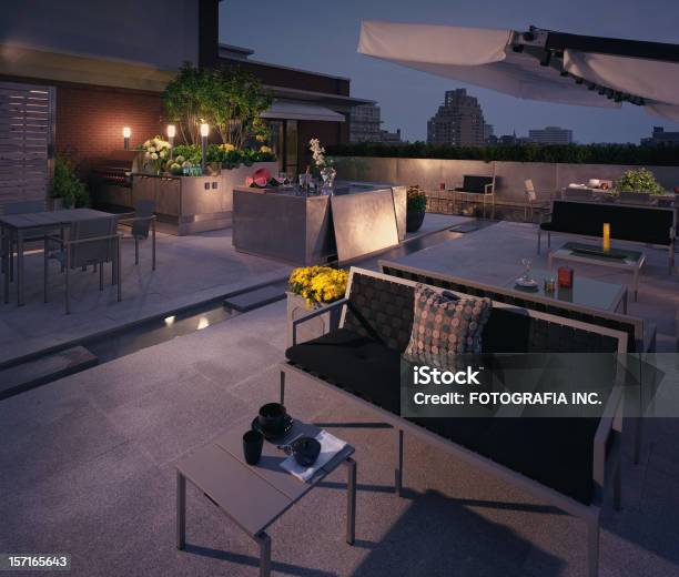 Terrasse Bei Nacht Stockfoto und mehr Bilder von Terrasse - Grundstück - Terrasse - Grundstück, Penthouse, Stein - Baumaterial