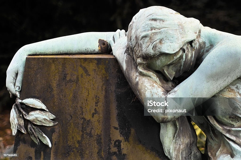 Mulher Estátua - Foto de stock de Cemitério royalty-free