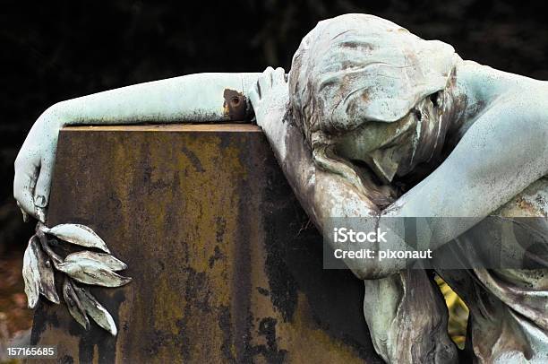 Foto de Mulher Estátua e mais fotos de stock de Cemitério - Cemitério, Estátua, Lápide