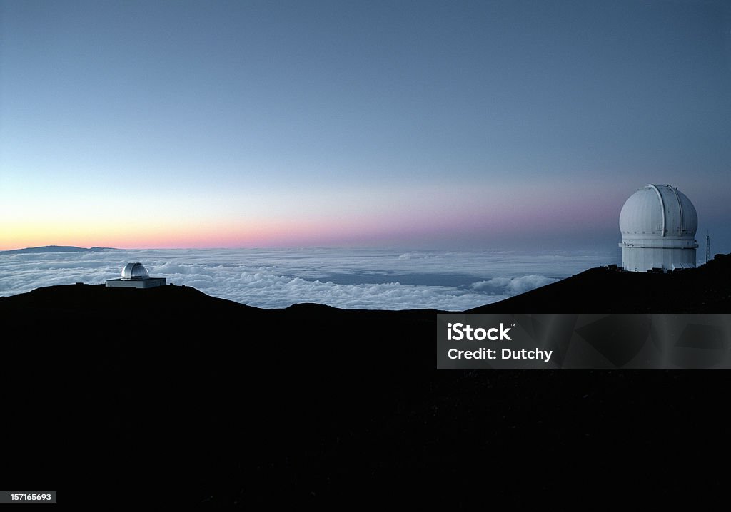 マウナケア observatories 、ハワイ。 - マウナケア山のロイヤリティフリーストックフォト
