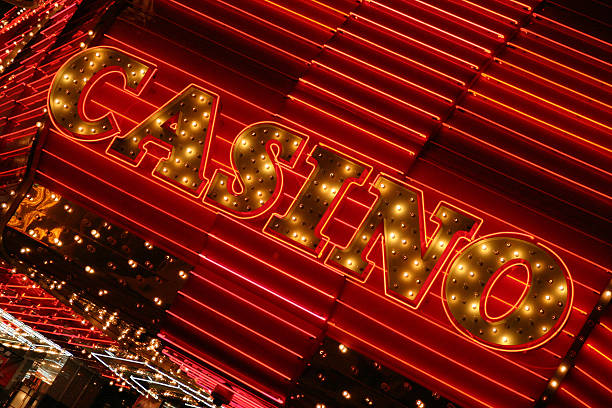 casinò di luce al neon - las vegas metropolitan area the las vegas strip casino sign foto e immagini stock