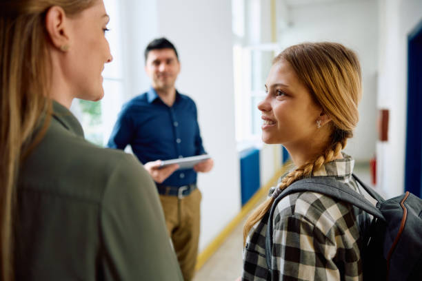 istock I would like to attend to this school, mom! 1571673872