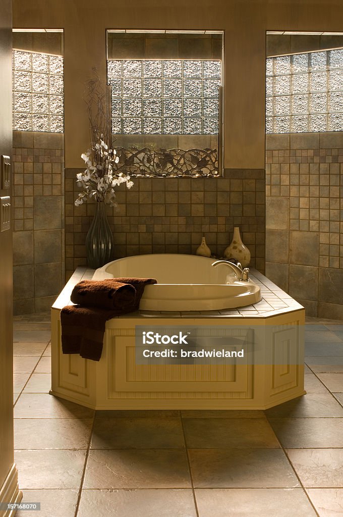 Beeindruckende Badezimmer mit Whirlpool - Lizenzfrei Abbürsten Stock-Foto