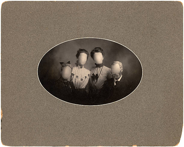 vintage ritratto di gruppo - frame ellipse photograph black foto e immagini stock