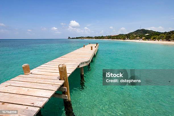 Plaża Dock - zdjęcia stockowe i więcej obrazów Roatan - Roatan, Molo, Wyspa - Land Feature