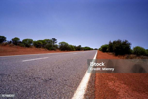 Austrália Deserto Australiano Road - Fotografias de stock e mais imagens de Austrália - Austrália, Estrada, Luz Solar