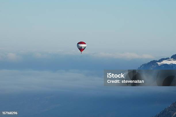 Balões De Ar Quente Alpes Suíços - Fotografias de stock e mais imagens de Balão de ar quente - Balão de ar quente, Azul, Céu