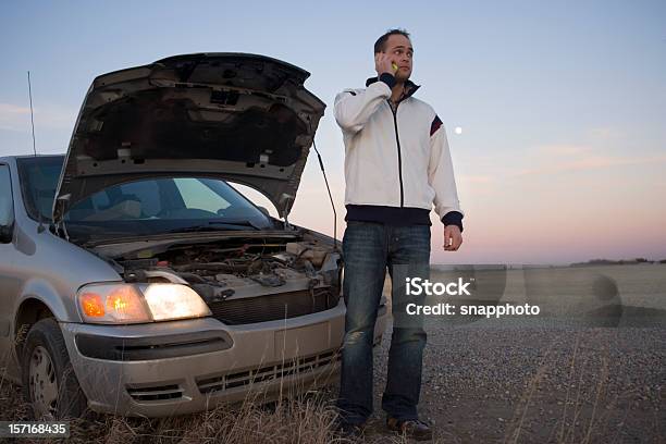 Pedir Ayuda Foto de stock y más banco de imágenes de Coche - Coche, Romper, Roto