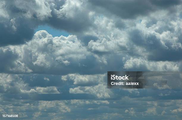 Sole E Pioggia - Fotografie stock e altre immagini di Altostrato - Altostrato, Nube, Panorama di nuvole