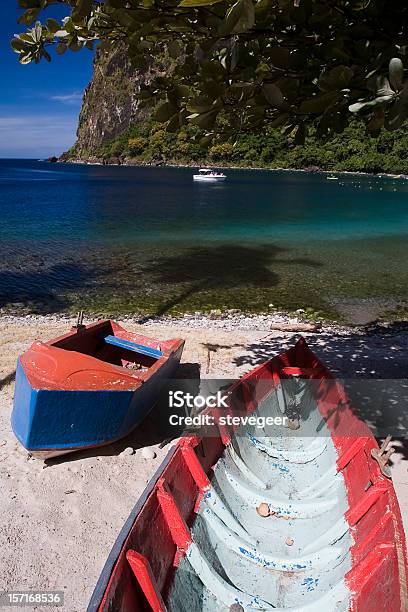 ボートでカリブ海のビーチ - カラフルのストックフォトや画像を多数ご用意 - カラフル, カラー画像, カリブ海