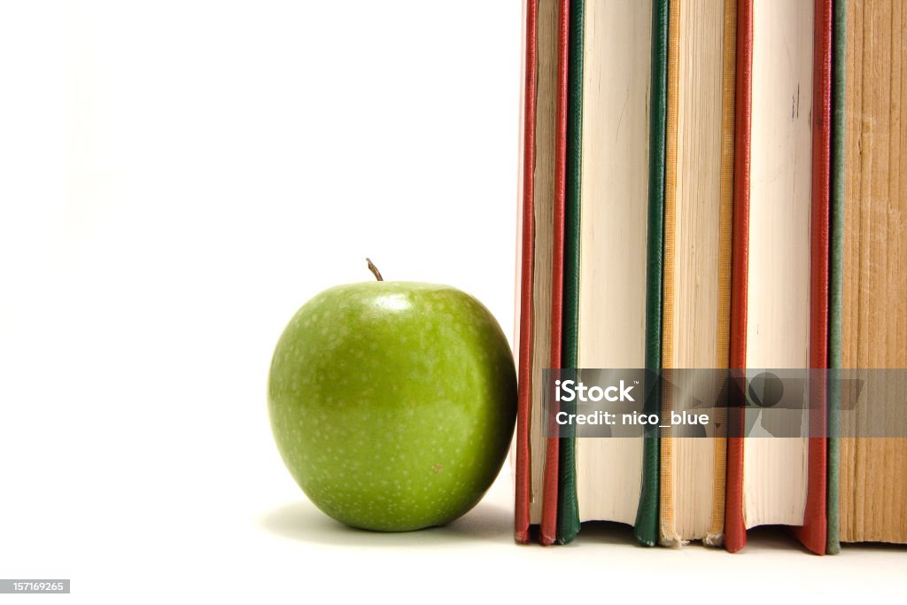 Libros y manzana - Foto de stock de Alimento libre de derechos