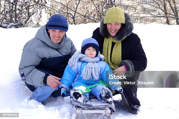 Zima Rozrywkowych - zdjęcia stockowe i więcej obrazów Ojciec - Ojciec, Syn, Aktywni seniorzy
