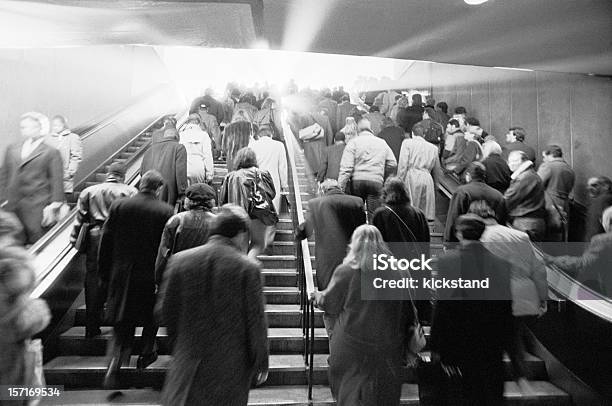 Photo libre de droit de Prenez La Sortie Vers Clair banque d'images et plus d'images libres de droit de New York City Penn Station - New York City Penn Station, Image en noir et blanc, New York City
