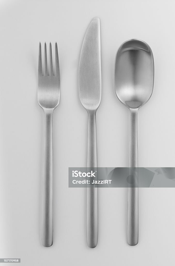 Cucchiaio forchetta e coltello isolato su sfondo bianco - Foto stock royalty-free di Acciaio