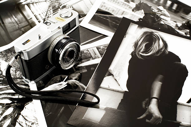 古いスタイルの写真 - retro camera ストックフォトと画像