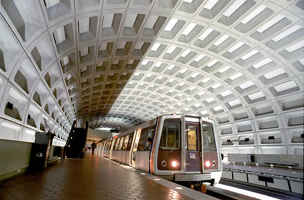 metro in washington, dc - train tunnel stock-fotos und bilder