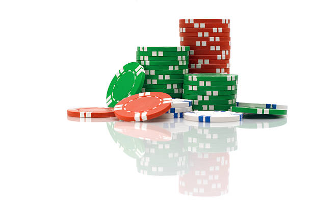 покер фишки с отражением - gambling chip green stack gambling стоковые фото и изображения