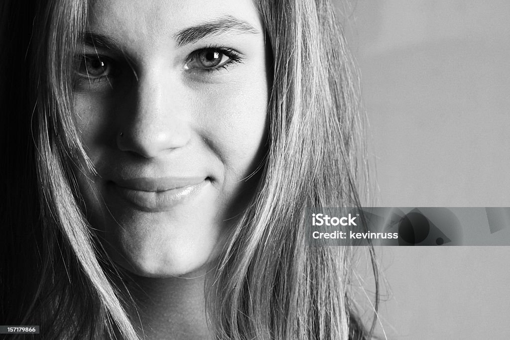 Черно-белый Портрет женщины - Стоковые фото Весёлый роялти-фри