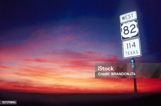 West Texas Sonnenuntergang Stockfoto und mehr Bilder von Autoreise - Autoreise, Blau, Bunt - Farbton