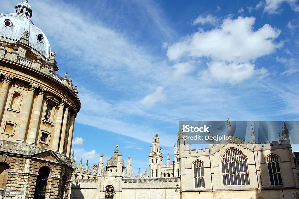 Radcliffe Plac i All Souls College w Oksford, Wielka Brytania - Zbiór zdjęć royalty-free (Oxford)