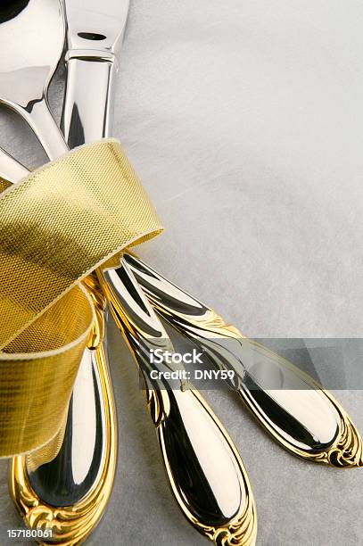 Elegante Cutelaria - Fotografias de stock e mais imagens de Dourado - Cores - Dourado - Cores, Elegância, Jantar - Comida e Bebida