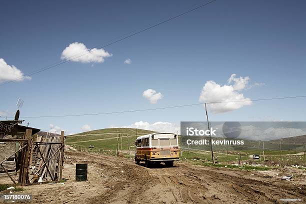 Photo libre de droit de Mexique Bus Et À Lextérieur Portrait banque d'images et plus d'images libres de droit de Bus - Bus, Mexique, Scène rurale