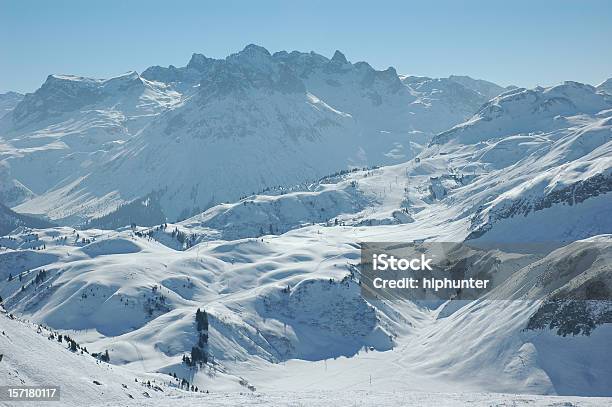 Foto de Montanhas De Neve Alpes e mais fotos de stock de Alpes Lechtal - Alpes Lechtal, Alpes europeus, Azul