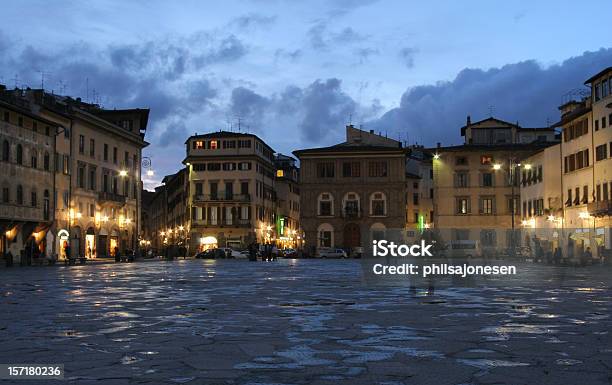 Florence Praça À Noite - Fotografias de stock e mais imagens de Rua - Rua, Praça, Anoitecer