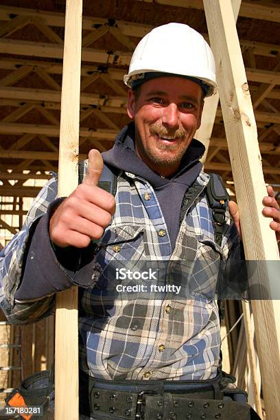 Foto de Trabalhador De Construção Polegares Para Cima e mais fotos de stock de Adulto - Adulto, Artigo de vestuário para cabeça, Azul