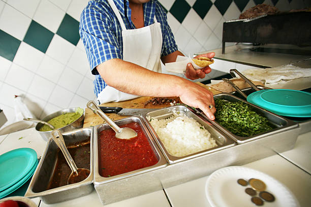 Todos os ingredientes para fazer Tacos - fotografia de stock