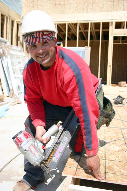 trabalhador da construção civil vertical - violence hat toughness blue imagens e fotografias de stock