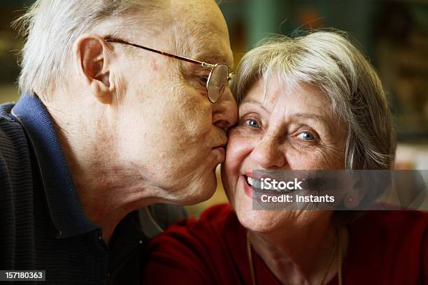 Mis Padresfeliz Pareja Senior Foto de stock y más banco de imágenes de Reírse - Reírse, Tercera edad, 70-79 años