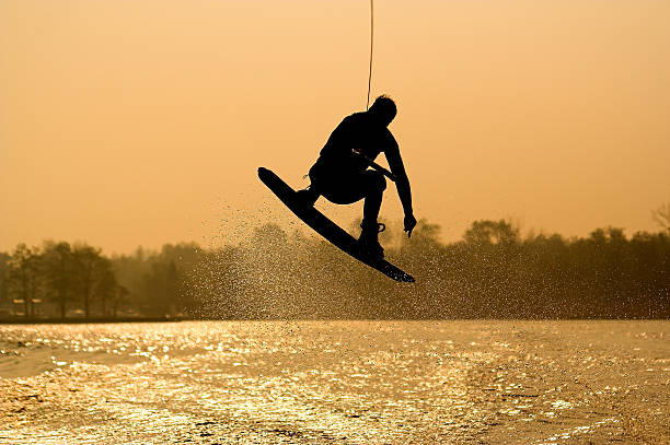 słońca wakeboarding - silhoute zdjęcia i obrazy z banku zdjęć