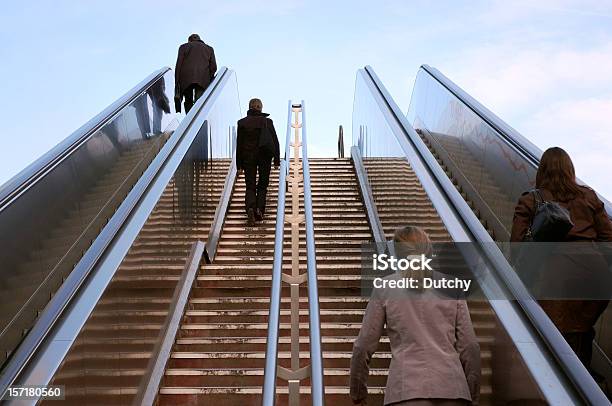 Photo libre de droit de Une Autre Journée De Travail banque d'images et plus d'images libres de droit de Escalier - Escalier, Hommes, Monter