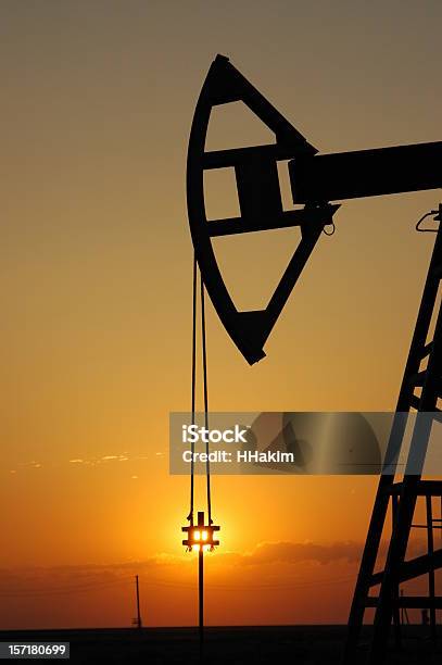 Silueta De Jack De La Bomba Foto de stock y más banco de imágenes de Amanecer - Amanecer, Bomba de petróleo, Campo de petróleo