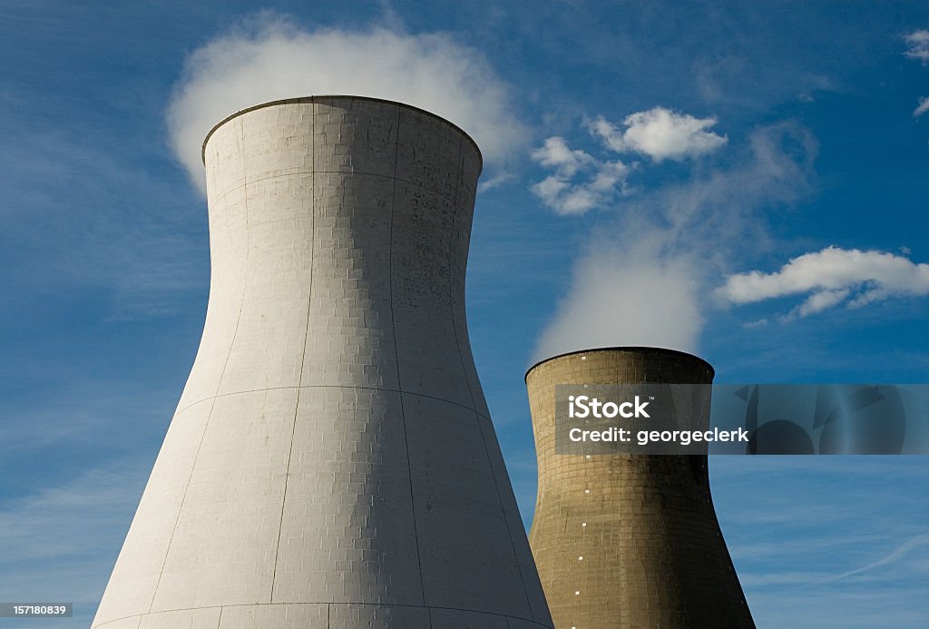 연료증기 서 냉각이란 타워수 - 로열티 프리 석유 화학 공장 스톡 사진