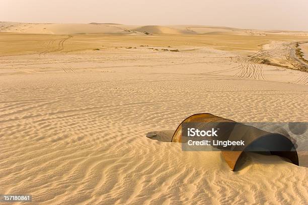 Cano Enferrujado No Deserto - Fotografias de stock e mais imagens de Bidão - Bidão, Enferrujado, Abandonado