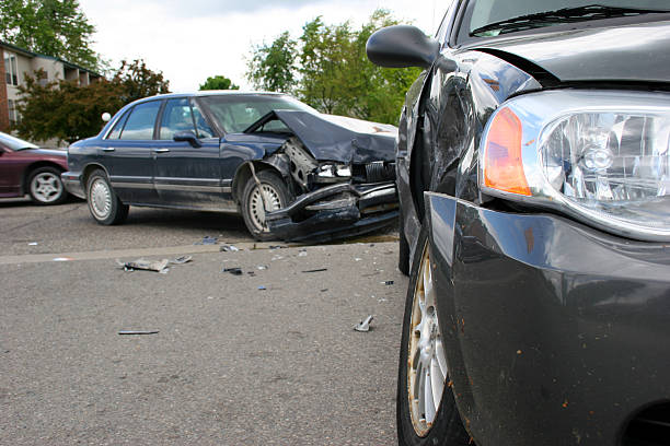 accidente - dented car crash accident fotografías e imágenes de stock