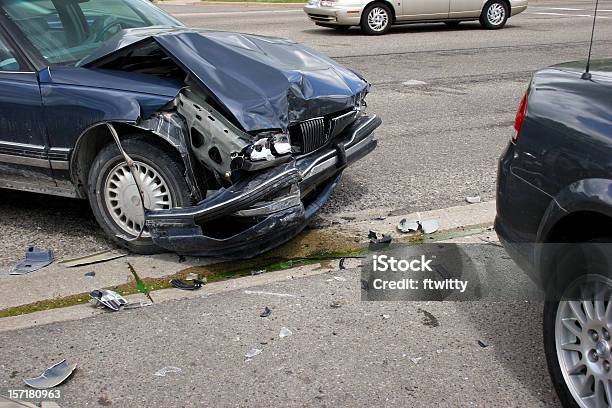 Unfall Stockfoto und mehr Bilder von Autounfall - Autounfall, Achtlos, Auto