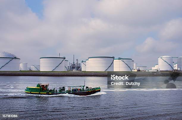 Sector Petroquímico Foto de stock y más banco de imágenes de Agua - Agua, Aire libre, Buque