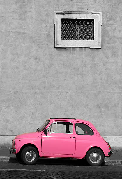 pequena rosa vintage carro, roma itália - wall profile imagens e fotografias de stock