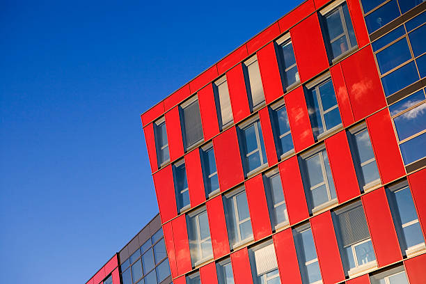 azul e vermelho - architecture vibrant color bright built structure imagens e fotografias de stock