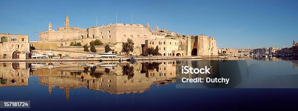 Una Fortificazione Di Senglea - Fotografie stock e altre immagini di Acqua - Acqua, Antico - Condizione, Blu